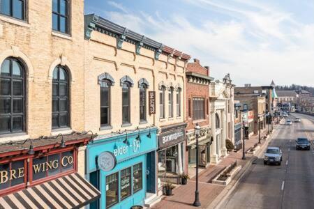 Hip Urban Loft-small Town Charm-124 Lofts #2