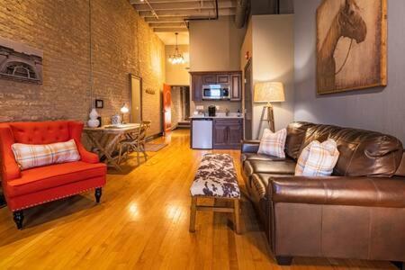Hip Urban Loft-small Town Charm-124 Lofts #2 Apartment *
