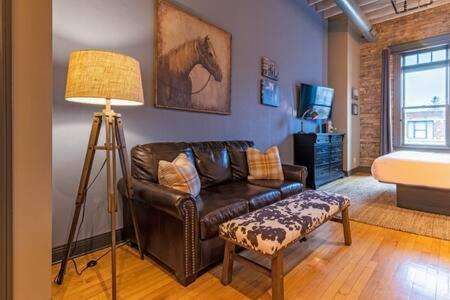 Hip Urban Loft-small Town Charm-124 Lofts #2 Apartment West Dundee
