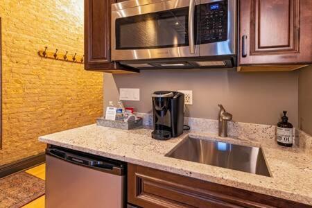 Hip Urban Loft-small Town Charm-124 Lofts #2 West Dundee