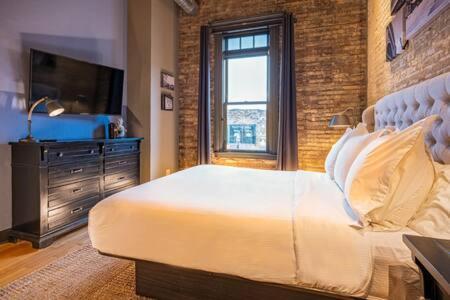 Apartment Hip Urban Loft-small Town Charm-124 Lofts #2