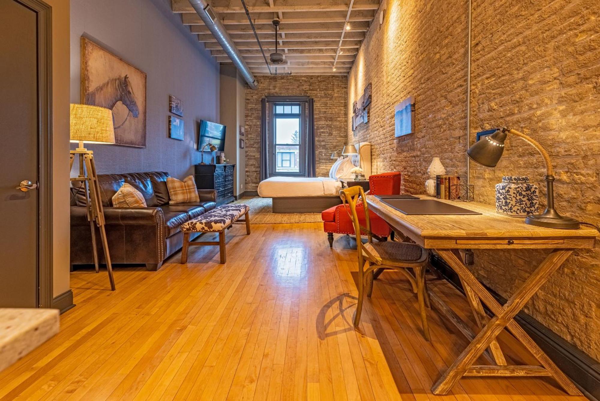 Apartment Hip Urban Loft-small Town Charm-124 Lofts #2 West Dundee